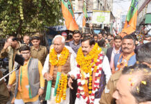 मनकामेश्वर वार्ड और कपूरथला बाजार में गूंजे योगी-मोदी के नारे