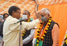 डा.नीरज बोरा के लिए प्रचार में जुटी कार्यकताओं की टोलियां