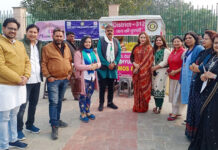 पूर्वी विधानसभा में कांग्रेस उम्मीदवार मनोज तिवारी के प्रचार में उतरे व्यापारी