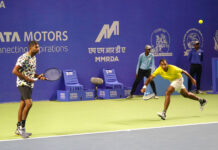 टाटा ओपन महाराष्ट्र : बोपन्ना-रामकुमार युगल वर्ग के सेमीफाइनल में Ramkumar Ramanathan (R) hits one as Rohan Bopanna looks on during their doubles quarter-finals at the Tata Open Maharashtra at the Balewadi Stadium on Thursday