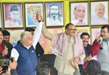 बृजेश पाठक ने पूर्व विधायक सुरेश तिवारी के आवास पहुंचकर लिया आर्शीवाद