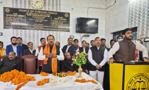 लखनऊ मध्य से भाजपा विधानसभा प्रत्याशी रजनीश गुप्ता के पक्ष में सभा करते युवा नेता नीरज सिंह 