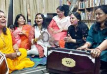 फागोत्सव के पहले दिन फागुन मा होरी खेलैं गणपति देवा ने बांधा समां