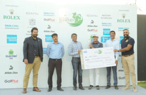 Manu Gandas receives the winner's prize from Mr. Rajesh Bhrambhatt, Chairman, bSafal (3rd from left), Mr. Rupesh Bhrambhatt, MD, bSafal (2nd from right), Mr. Arshpreet Thind, GM, Glade One Golf Resort (extreme right), Mr. Alok Kumar Pandey (IAS), MD & Commissioner, Gujarat Tourism (2nd from left) and Mr. Uttam Singh Mundy, CEO, PGTI (extreme left)