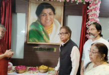 “अब हम अनाथ हो गए”– आशा भोंसले की आंखे हुई नम