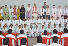 166 छात्रों को मिले टैबलेट, खिल उठे सभी स्टूडेंट्स के चेहरे