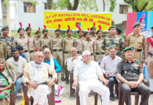 64 यूपी वाहिनी एनसीसी ने शहीदों के परिजनों को स्मृति चिन्ह देकर किया नमन