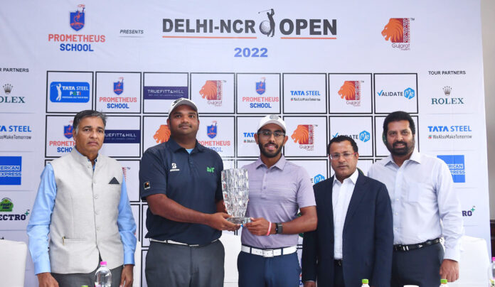 Leading Indian professionals - Defending champion Udayan Mane (2nd from left) and Yuvraj Singh Sandhu (centre) - pose with the trophy of the Prometheus School presents Delhi-NCR Open 2022 at the press conference on Monday