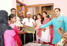 मातृ शक्ति को सप्रेम भेंट में मिली साड़ियों की सौगात