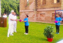 एनसीसी निदेशालय के तत्वावधान में योग आसनों का प्रदर्शन और अभ्यास