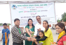 बड़े मंगल पर ‘तुलसी’ के 3500 से अधिक पौधों का लखनऊ में किया गया दान