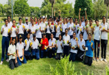 एनसीसी की गर्ल्स बटालियनों ने गोमती नदी के किनारे जमकर की सफाई