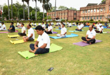 भारतीय गन्ना अनुसंधान संस्थान के 100 से ज्यादा कार्मिकों ने किया योगाभ्यास