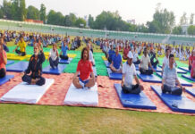 केडी सिंह बाबू स्टेडियम में योगाभ्यास, जुटी खेल जगत की दिग्गज हस्तियां