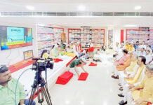 मन की बात लाइव कार्यक्रम से जुड़े भाजपा जनप्रतिनिधि व चिकनकारी व्यवसायी