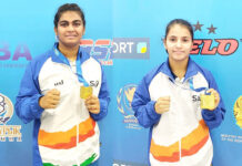 पूर्व विश्व चैम्पियन के खिलाफ जीत से भारतीय मुक्केबाज अल्फिया का गोल्डन पंच Gold medalist Alfiya Pathan (left) & Gitika (right)