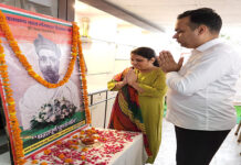 लोकमान्य बाल गंगाधर तिलक को 166वी जन्म जयंती पर अर्पित की गई पुष्पांजलि