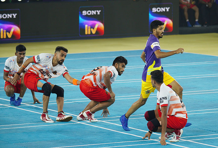 Chennai Quick Guns' Mahesh Shinde (in Blue) in defence against Odisha Juggernauts during a Ultimate Kho Kho Season1 match