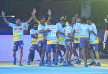 अल्टीमेट खो-खो : चेन्नई क्विक गन्स की पहली जीत Chennai Quick Guns player celebrate after winning their first match of Ultimate Kho Kho Season 1 against Telugu Yoddhas in Pune on Wednesday, August 17, 2022