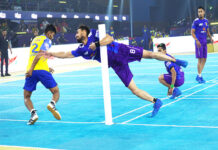 राजस्थान पर जीत से गुजरात का दूसरा स्थान तय Gujarat Giants' Suyash Gargate dismisses Sushant Hajare of Rajasthan Warriors in an Ultimate Kho Kho Season 1 match in Pune on Sunday, August 28, 2022