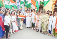 एलपीएस आनंद नगर शाखा में स्वतंत्रता दिवस पर ताइक्वाण्डो खिलाड़ियों का मार्च पास्ट