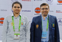 हम्पी व वैशाली के दम से महिला वर्ग में भारत ने जॉर्जिया को दी मात India Women Team A's GM Koneru Humpy along with Captain GM Abhijit Kunte after her win in Round 6 of the 44th Chess Olympiad in Mamallapuram, Tamil Nadu on Wednesday