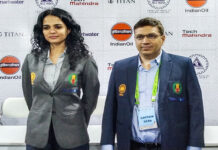 44वां चेस ओलंपियाड : तानिया सचदेव ने भारत की महिला टीम को दिलाई जीत Indian women A team player Tania Sachdev along with captain Abhijit Kunte after team's win in the fourth round of the 44th Chess Olympiad in Mamallapuram, Tamil Nadu on Monday