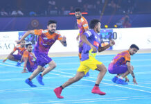 गुजरात जायंट्स फिर से टेबल टॉपर, चेन्नई क्विक गन्स को 6 अंक से हराया Players in action during a Ultimate Kho Kho Season 1 match between Gujarat Giants and Chennai Quick Guns in Pune on Friday, August 26