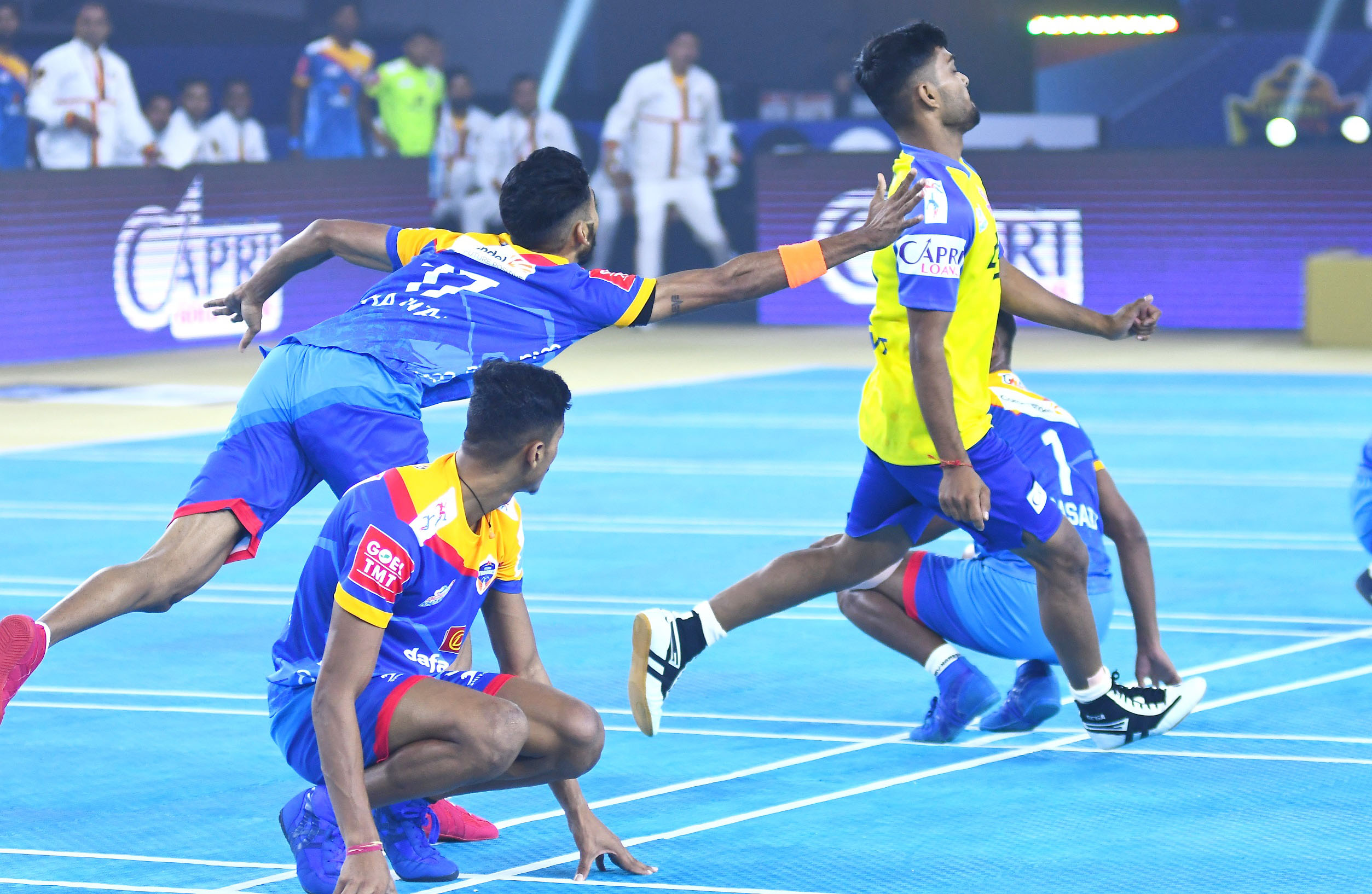 Rajasthan attacker Bhuvneshwar Sahu (in Blue) captures Telugu Yoddhas wicket during a Ultimate Kho Kho Season1 match in Pune on Tuesday, August 16, 2022