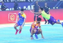 गुजरात पर रिकॉर्ड जीत से तेलुगू योद्धाज तीसरे पायदान पर Telugu Yoddhas' Avdhut Patil (in Blue) in defence during an Ultimate Kho Kho Season 1 match against Gujarat Giants in Pune on Monday, August 29