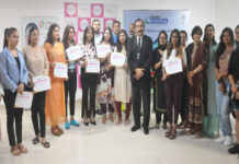 सहारा काॅस्मो के प्रशिक्षण शिविर में वितरित किए गए प्रमाण पत्र