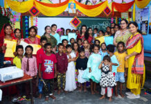 प्राथमिक विद्यालयों में खूब चहके नन्हे-मुन्हे, बच्चों की परफॉर्मेंस देख अभिभावक खुश