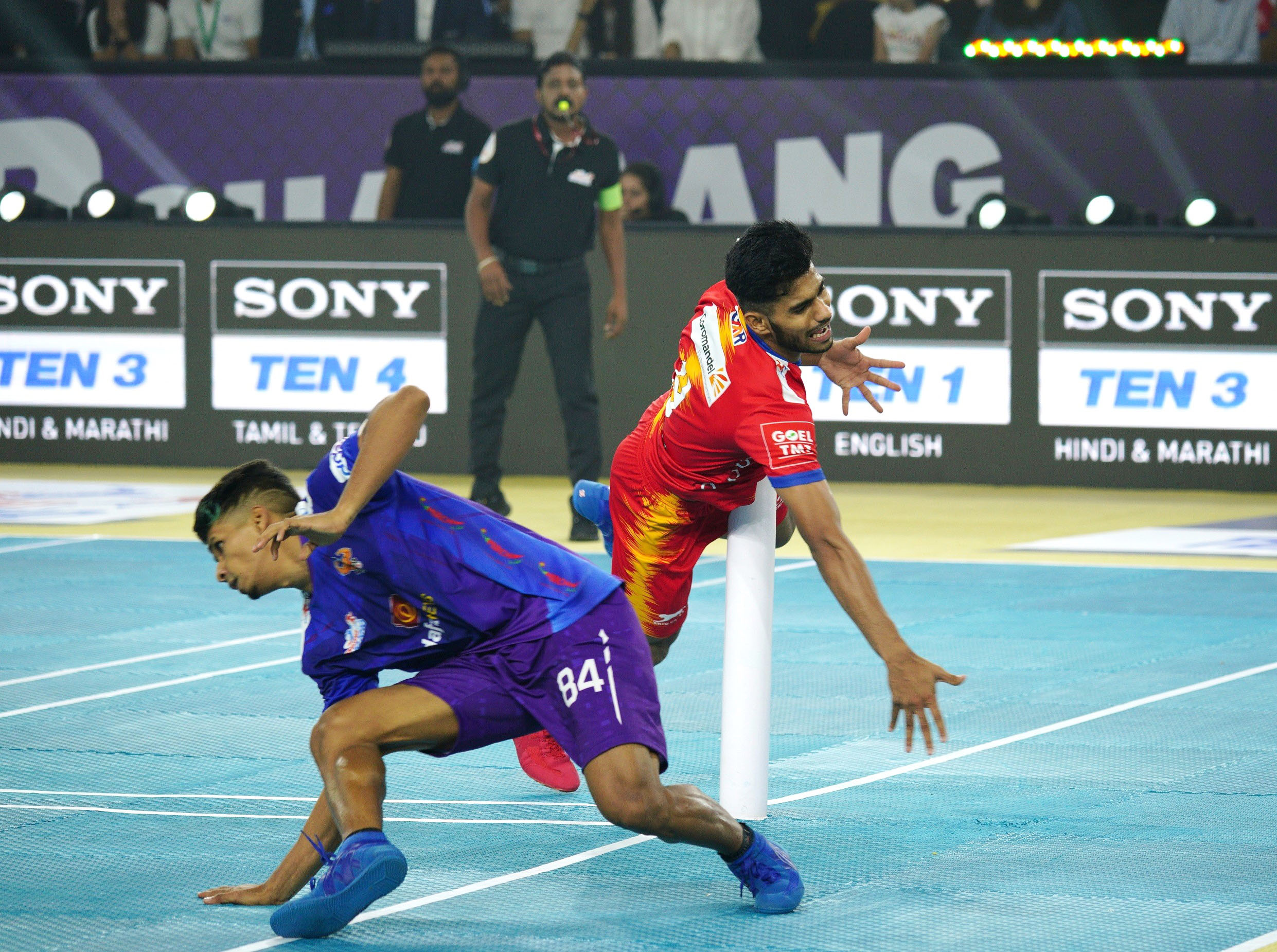 Gujarat Giants' Abhinandhan Patil escapes a pole dive during the qualier 2 match of Ultimate Kho Kho Season 1 against Telugu Yoddhas in Pune on Saturday, September 3, 2022