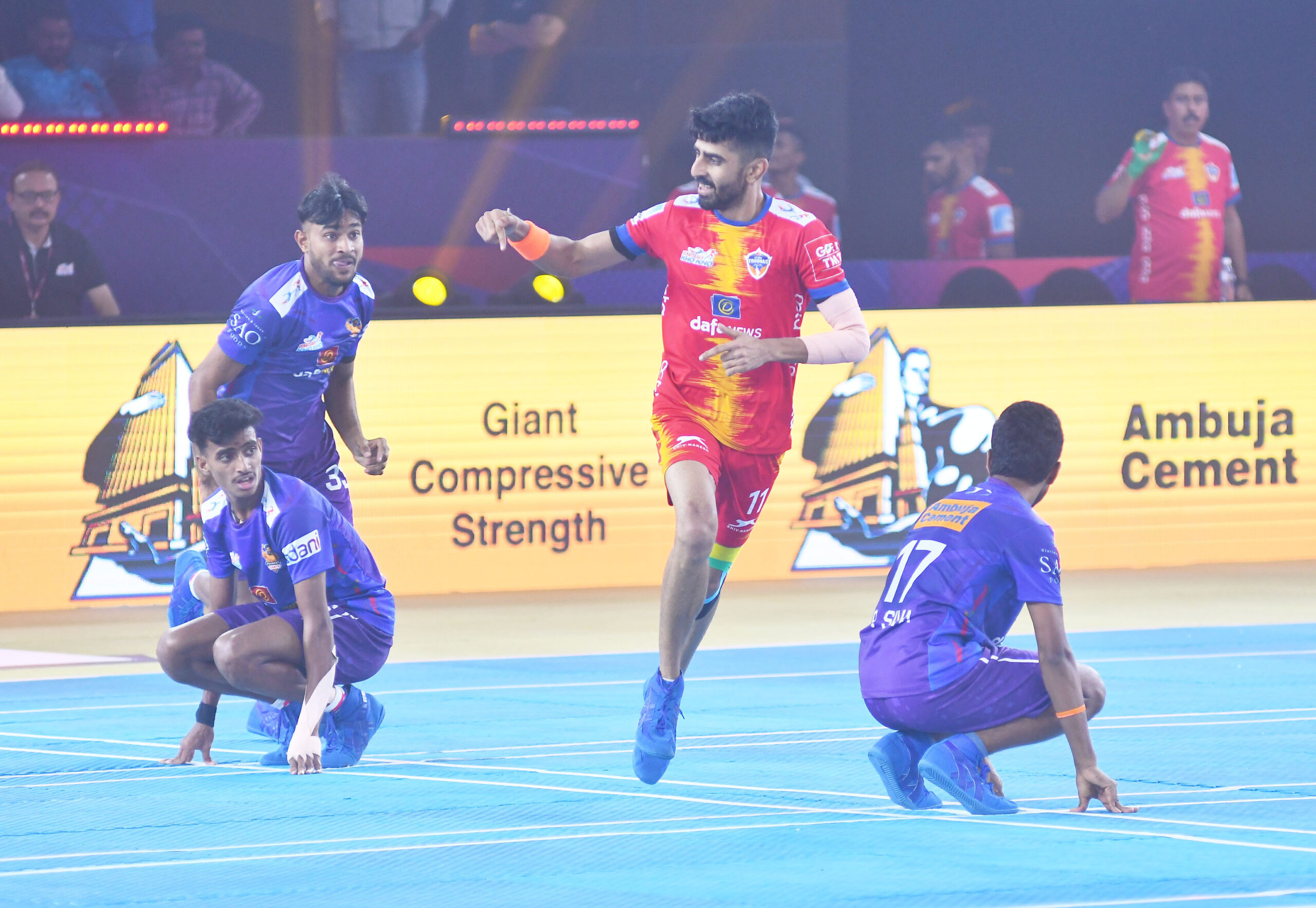 Telugu Yoddhas' captain Pratik Waikar (in Red) during the qualier 2 match of Ultimate Kho Kho Season 1 against Gujarat Giants in Pune on Saturday, September 3, 2022