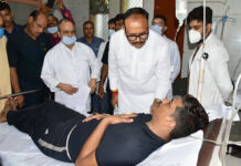 डिप्टी सीएम ने सिविल हास्पिटल में लिया लेवाना होटल अग्निकांड पीड़ितों का हालचाल