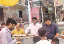 वैदिक मंत्रोच्चार के साथ पूजा अर्चना, फिर हुआ प्रसाद का वितरण