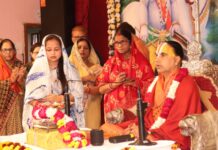 नंद के आनंद भयो जय कन्हैया लाल की के जयकारों से गूंज उठा पंडाल