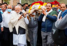 दुखद : पीएम मोदी की मां का निधन, देश में शोक की लहर