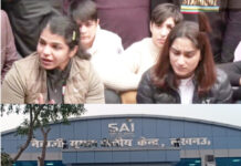 डब्ल्यूएफआई अध्यक्ष के खिलाफ दिल्ली में धरना, लखनऊ में कैंप रद्द