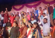 शोभा फाउण्डेशन के होली मिलन समारोह में खेली गई फूलों की होली