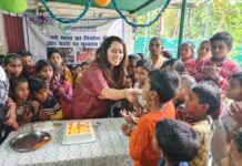अभिनेत्री कंचन अवस्थी ने बच्चों के साथ केक काटकर मनाया जन्मदिन