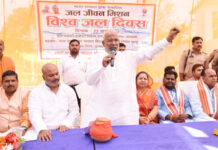बाराबंकी से जल शक्ति मंत्री ने हरी झण्डी दिखाकर की जल जागरूकता कार्यक्रम की शुरुआत