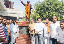 अंबेडकर जयंती पर भाजपा कार्यकर्ताओं ने बाबा साहेब को दी पुष्पांजलि
