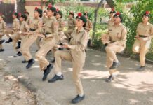 20 यूपी गर्ल्स एनसीसी बटालियन के शिविर में कैडेटों को दी गई फायरिंग और ड्रिल ट्रेनिंग