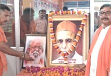 हिन्दू महासभा ने वीर सावरकर और महन्त अवैद्यनाथ की मनायी जयन्ती