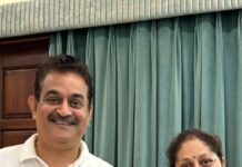 पत्नी संग मतदान के बाद सूचना निदेशक शिशिर ने की ये अपील