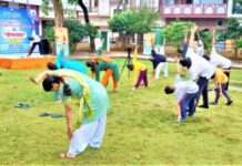 योग स्वस्थ रहने की गारंटी : हर्षवर्धन अग्रवाल