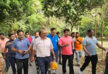 सांसद मनोज तिवारी मॉर्निंग जॉगर्स से मिले, जाना हाल-चाल