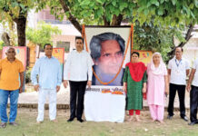 5वीं पुण्यतिथि पर नीरज जी के लिखे गीतों को सुनकर लोग हुए भावुक