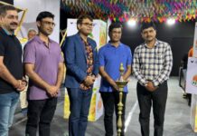 फीनिक्स पलासियो मॉल में नेशनल मैंगो डे पर लगी आम की प्रदर्शनी